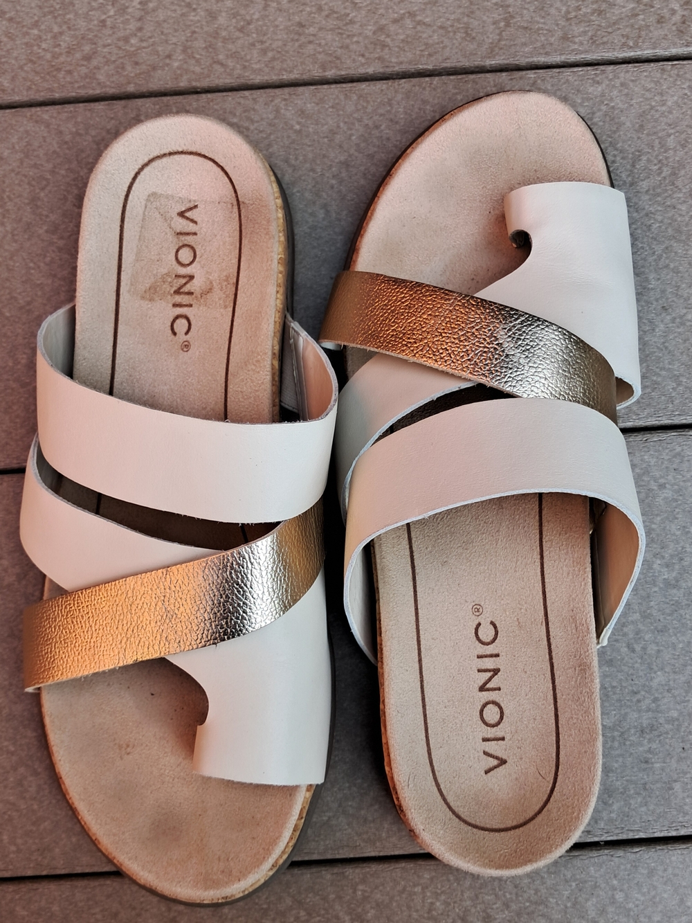 Vionic White Cream And Gold Women’s Sandals - Picture 9 of 9
